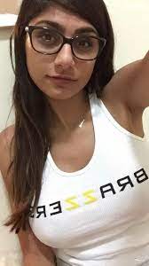 Mia Khalifa Stickers WhatsApp APK For Android Download 2022 3